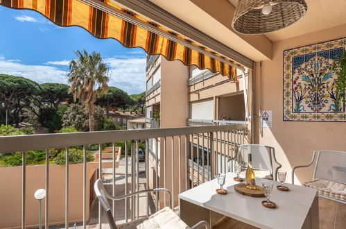 Photo 15 - 2 bedroom Apartment in Hyères with swimming pool and sea view