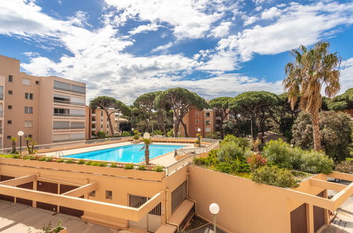 Photo 19 - Appartement de 2 chambres à Hyères avec piscine et vues à la mer