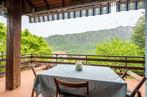 Photo 15 - Maison de 2 chambres à Casale Corte Cerro avec terrasse et vues sur la montagne