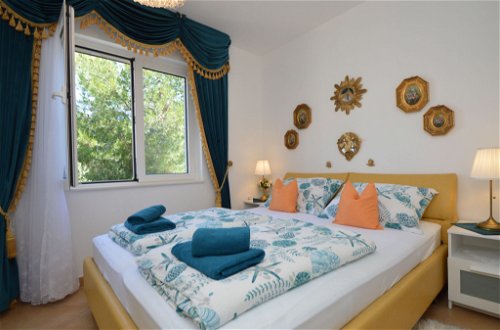 Foto 4 - Apartment mit 1 Schlafzimmer in Tribunj mit schwimmbad und garten
