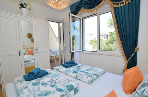 Foto 5 - Apartment mit 1 Schlafzimmer in Tribunj mit schwimmbad und garten