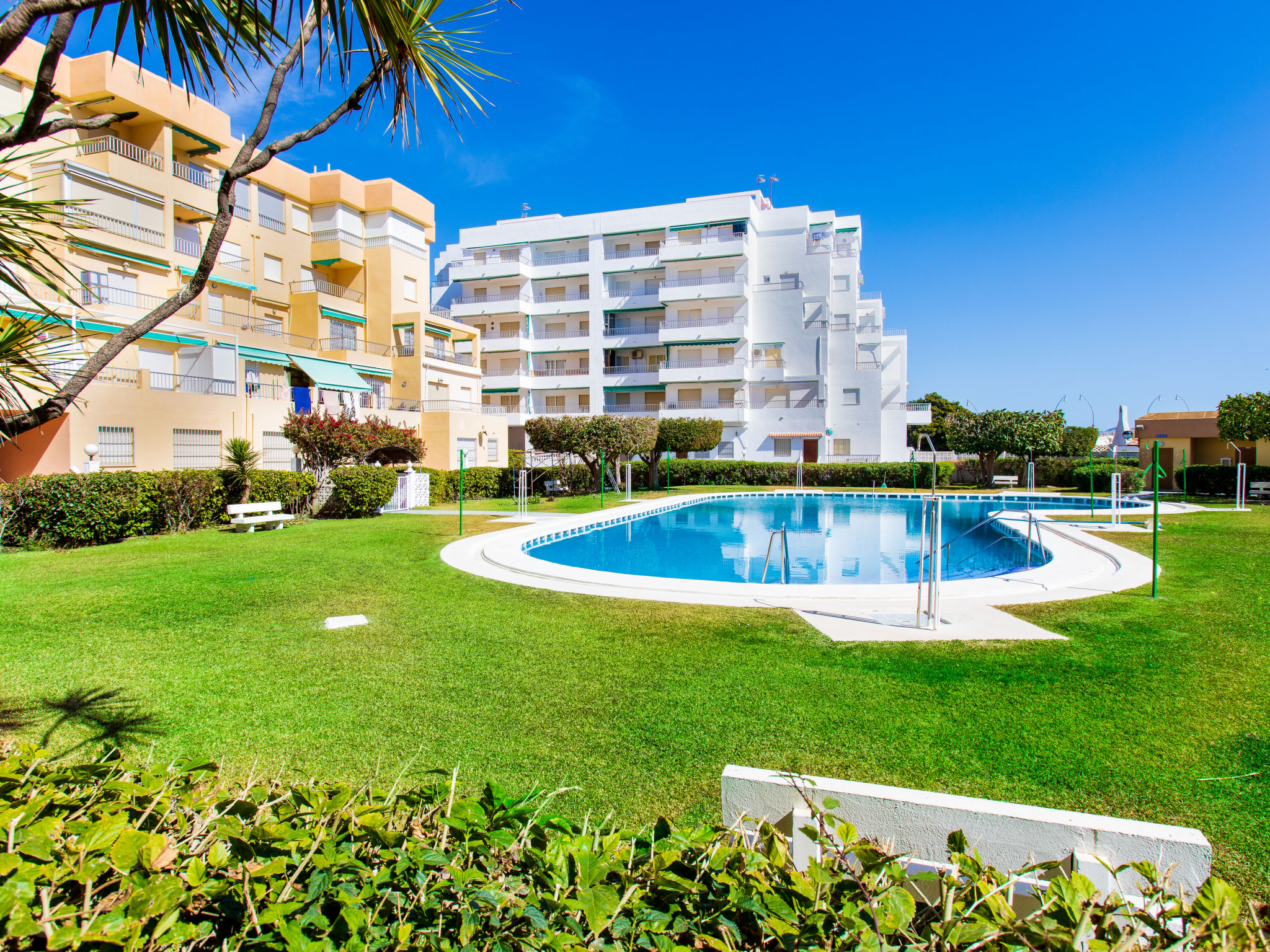 Photo 1 - Appartement de 2 chambres à Salobreña avec piscine et vues à la mer