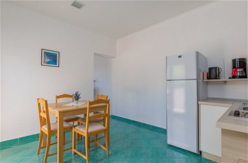 Foto 7 - Apartamento de 1 habitación en Jasenice con piscina y vistas al mar