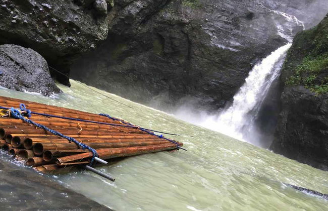 Riding the Rapids Tour - Photo 4