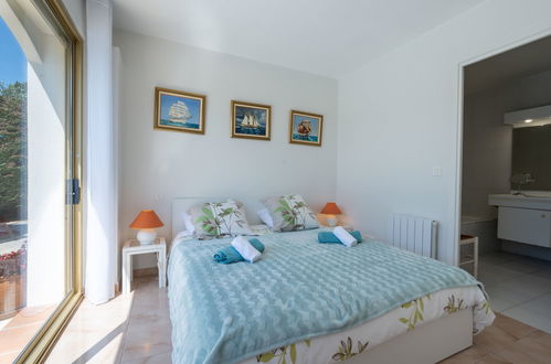 Foto 18 - Casa con 4 camere da letto a Mougins con piscina privata e vista mare