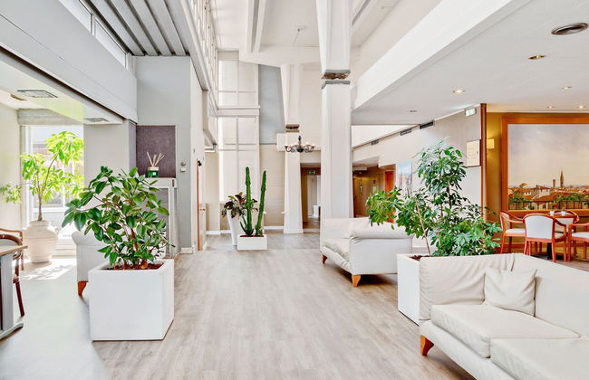 Italiana Hotels Florence - Photo 9