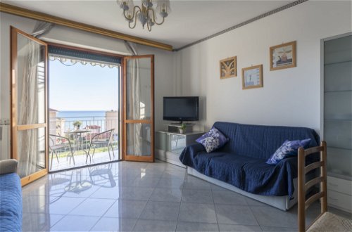 Foto 11 - Apartamento de 1 quarto em Riva Ligure com terraço e vistas do mar