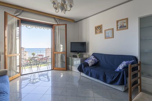 Photo 11 - Appartement de 1 chambre à Riva Ligure avec terrasse et vues à la mer