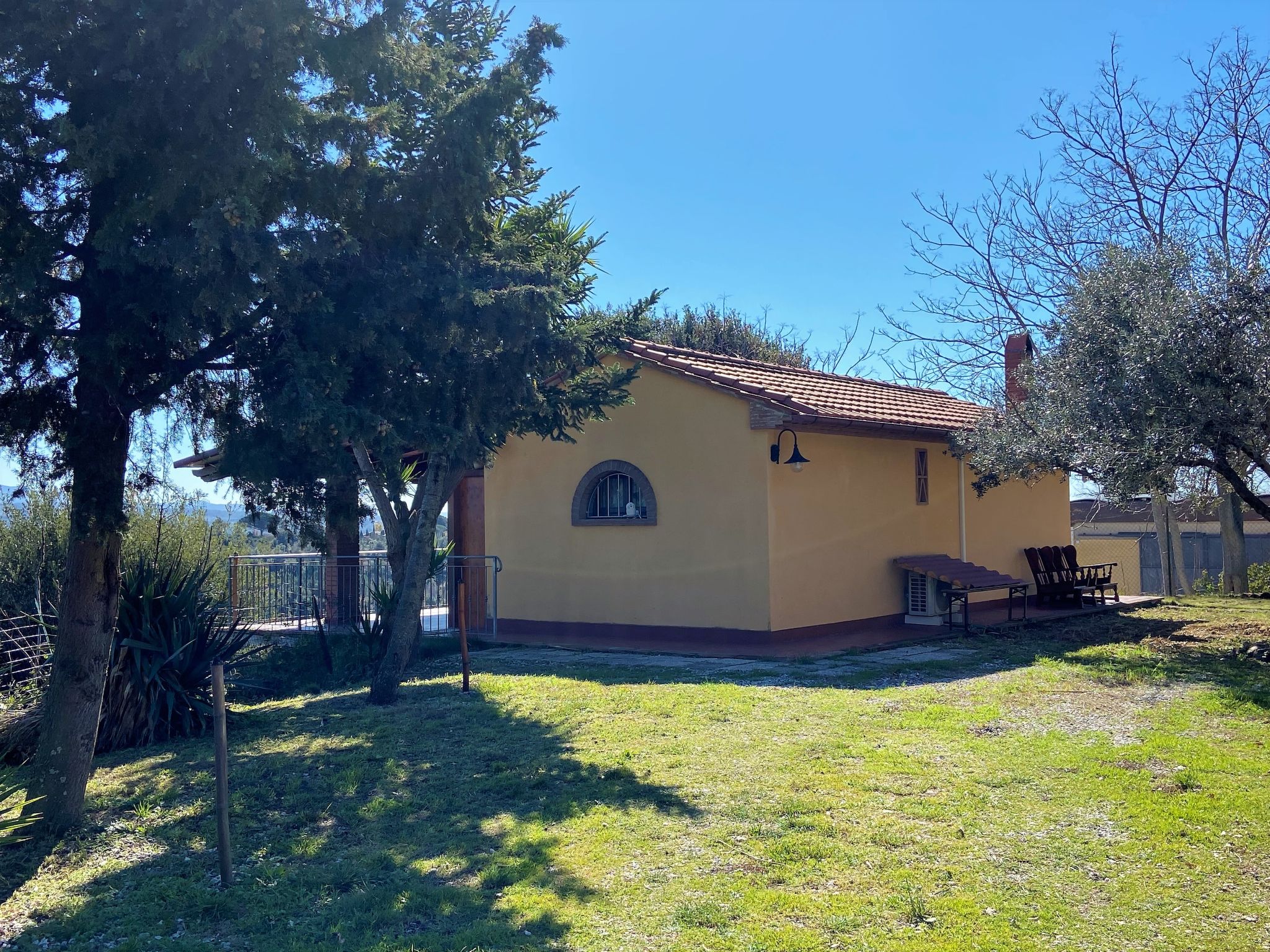 Photo 1 - Maison de 1 chambre à Riparbella avec jardin et terrasse