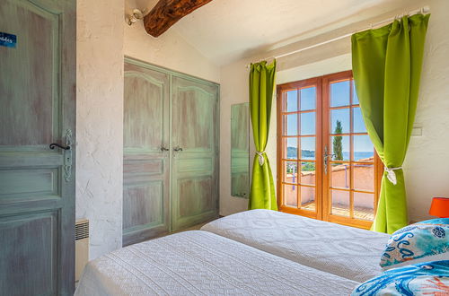Photo 17 - 3 bedroom House in Le Lavandou with private pool and garden