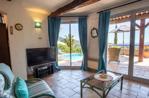 Photo 9 - 3 bedroom House in Le Lavandou with private pool and sea view