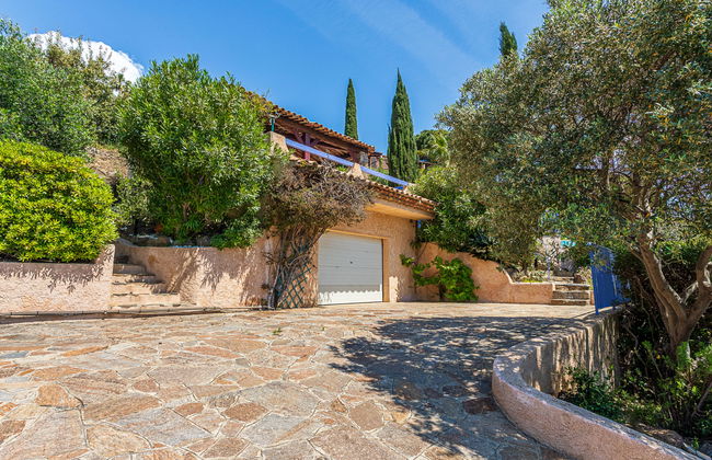 Casa de 4 quartos em Le Lavandou com piscina privada e jardim - Foto 30