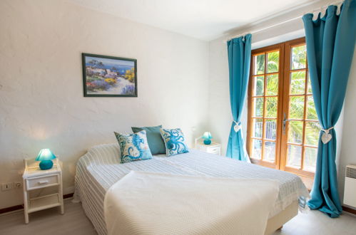 Foto 13 - Casa de 3 quartos em Le Lavandou com piscina privada e vistas do mar