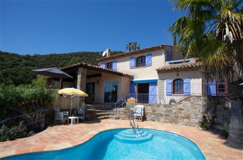 Foto 1 - Casa con 3 camere da letto a Le Lavandou con piscina privata e vista mare