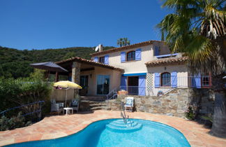 Foto 1 - Casa de 3 habitaciones en Le Lavandou con piscina privada y vistas al mar