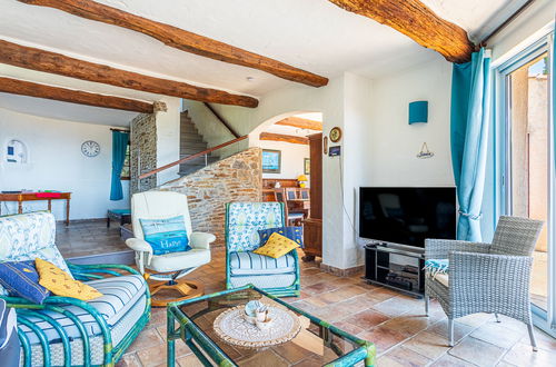 Photo 6 - 3 bedroom House in Le Lavandou with private pool and garden
