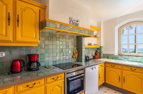 Photo 10 - 3 bedroom House in Le Lavandou with private pool and garden
