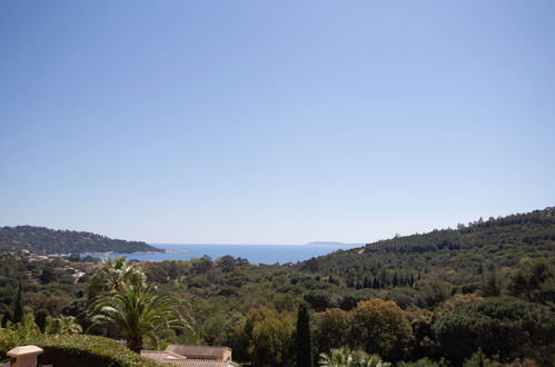 Foto 5 - Casa de 3 habitaciones en Le Lavandou con piscina privada y vistas al mar