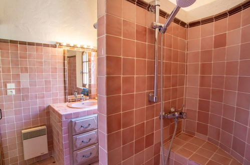 Foto 18 - Casa con 3 camere da letto a Le Lavandou con piscina privata e vista mare