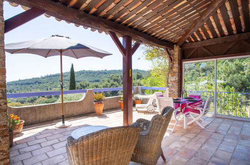 Photo 3 - Maison de 3 chambres à Le Lavandou avec piscine privée et jardin