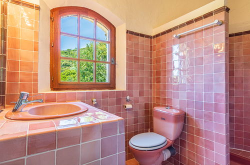 Photo 19 - 3 bedroom House in Le Lavandou with private pool and garden