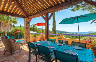 Photo 3 - 3 bedroom House in Le Lavandou with private pool and garden