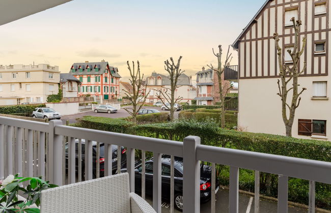 2 bedroom Apartment in Villers-sur-Mer - Photo 2