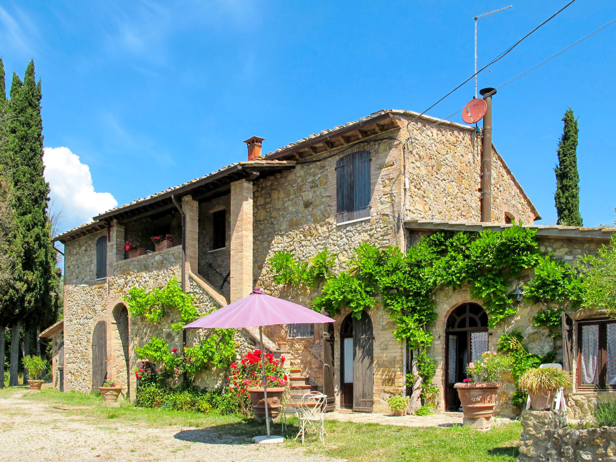 Photo 19 - 1 bedroom Apartment in San Gimignano with swimming pool and garden