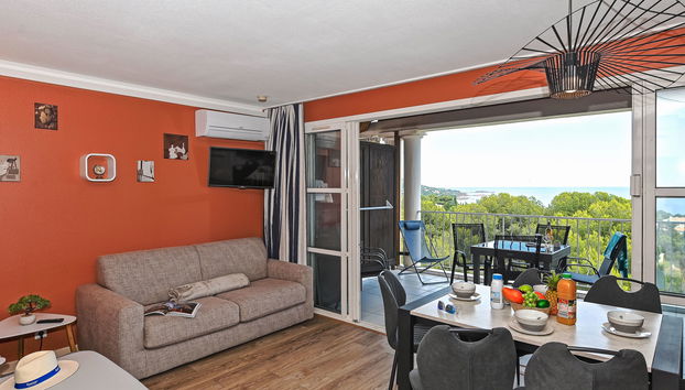 Apartment mit 2 Schlafzimmern in Saint-Raphaël mit schwimmbad und garten - Foto 2