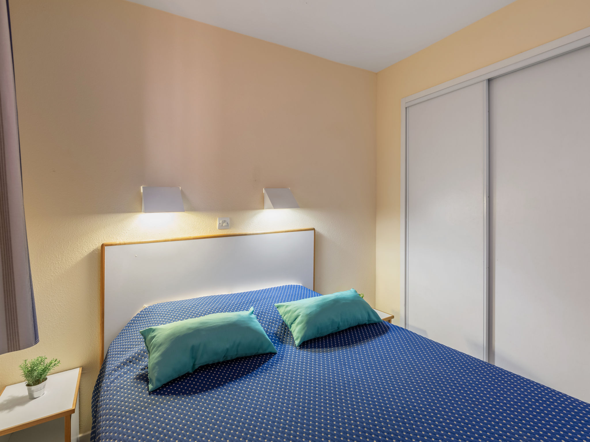 Foto 5 - Appartamento con 2 camere da letto a Saint-Raphaël con piscina e vista mare