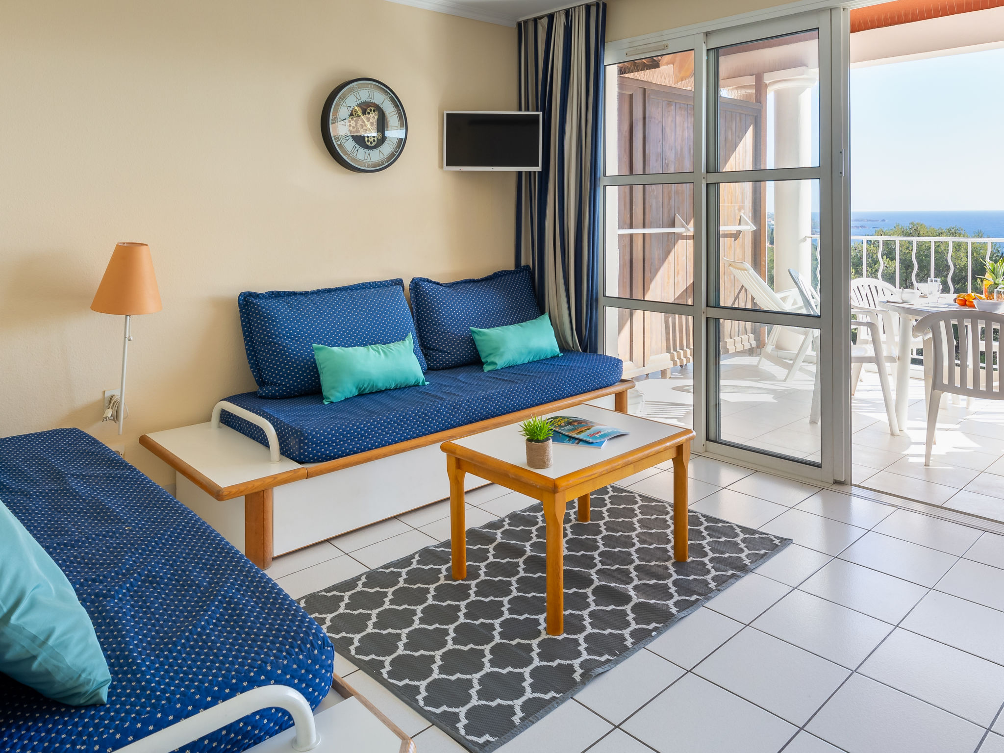 Foto 4 - Apartamento de 2 quartos em Saint-Raphaël com piscina e vistas do mar