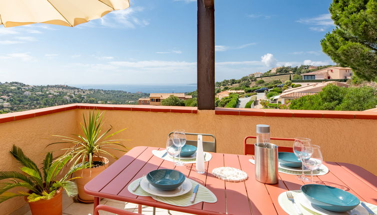 Photo 1 - Appartement de 2 chambres à Roquebrune-sur-Argens avec piscine et vues à la mer