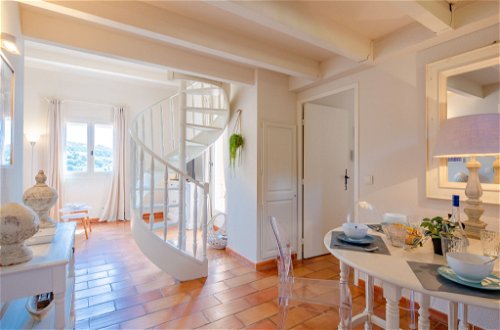 Foto 8 - Apartamento de 2 habitaciones en Roquebrune-sur-Argens con piscina y vistas al mar