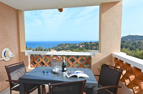 Photo 22 - 1 bedroom Apartment in Saint-Raphaël with swimming pool and sea view