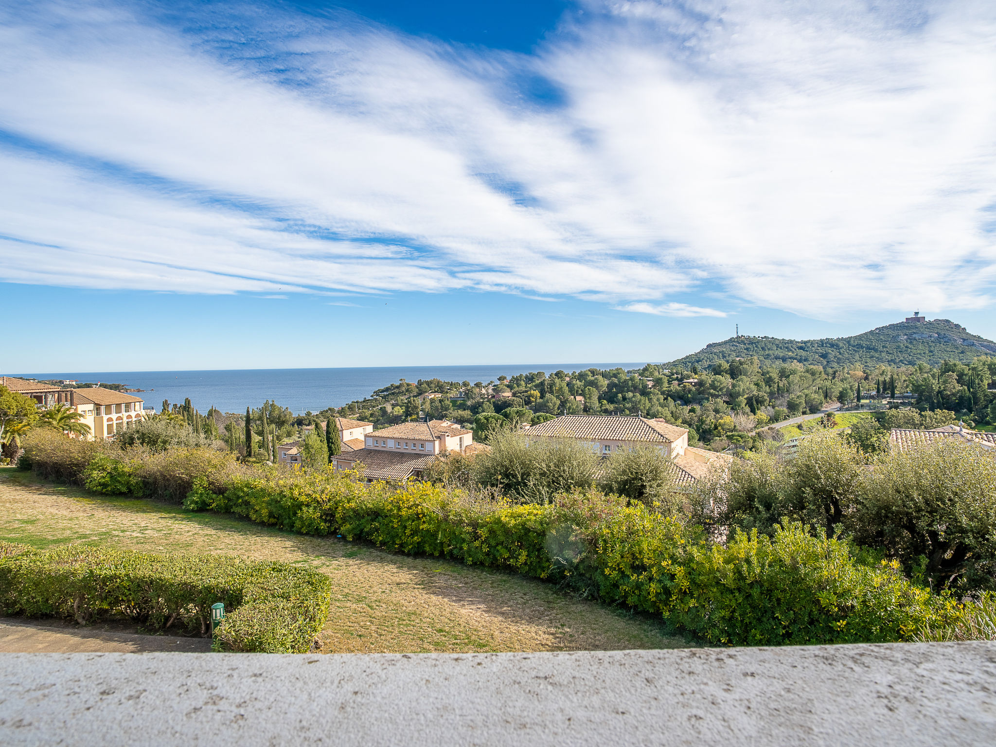 Photo 21 - 1 bedroom Apartment in Saint-Raphaël with swimming pool and garden