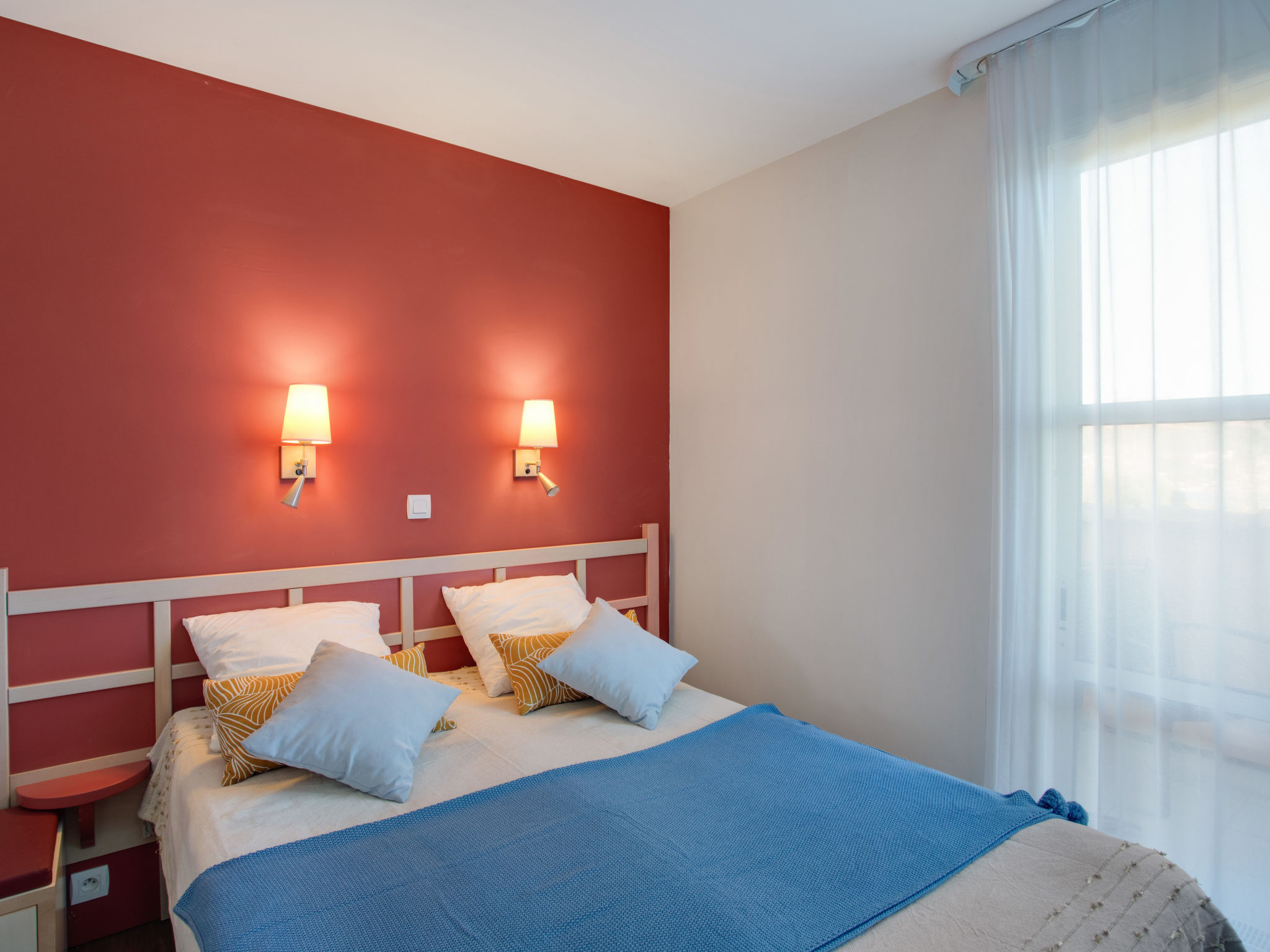 Foto 16 - Apartment mit 2 Schlafzimmern in Saint-Raphaël mit schwimmbad und blick aufs meer