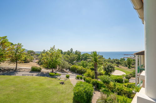 Foto 32 - Appartamento con 2 camere da letto a Saint-Raphaël con piscina e vista mare