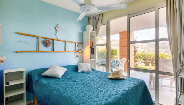 Apartment mit 2 Schlafzimmern in Saint-Raphaël mit schwimmbad und garten - Foto 3