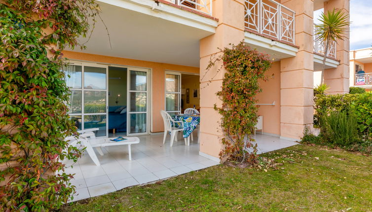 Foto 1 - Apartamento de 2 habitaciones en Saint-Raphaël con piscina y vistas al mar