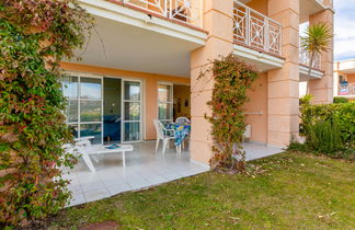 Foto 1 - Apartamento de 2 quartos em Saint-Raphaël com piscina e vistas do mar