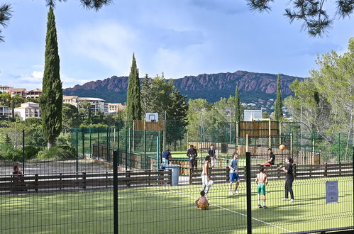 Foto 46 - Appartamento con 2 camere da letto a Saint-Raphaël con piscina e giardino