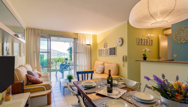 Apartment mit 2 Schlafzimmern in Saint-Raphaël mit schwimmbad und garten - Foto 2
