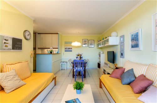 Foto 8 - Appartamento con 2 camere da letto a Saint-Raphaël con piscina e vista mare