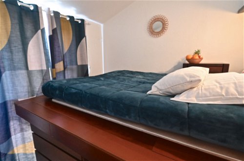 Foto 17 - Appartamento con 2 camere da letto a Saint-Raphaël con piscina e vista mare