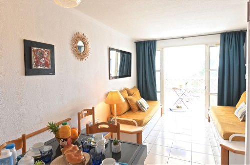 Photo 2 - 2 bedroom Apartment in Saint-Raphaël with swimming pool and sea view