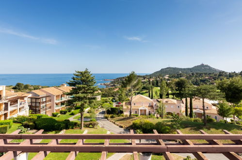 Foto 14 - Apartment mit 2 Schlafzimmern in Saint-Raphaël mit schwimmbad und blick aufs meer