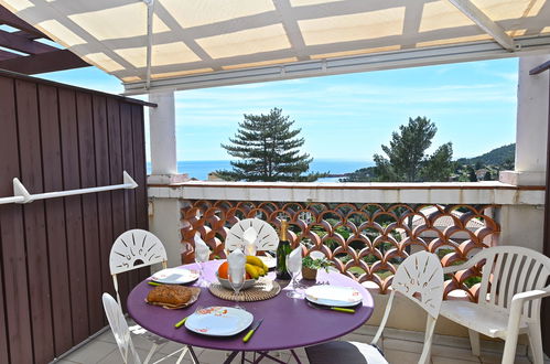 Photo 11 - 2 bedroom Apartment in Saint-Raphaël with swimming pool and garden