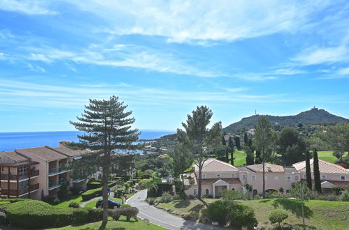 Foto 36 - Apartamento de 2 quartos em Saint-Raphaël com piscina e vistas do mar