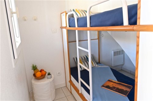 Foto 4 - Appartamento con 2 camere da letto a Saint-Raphaël con piscina e vista mare