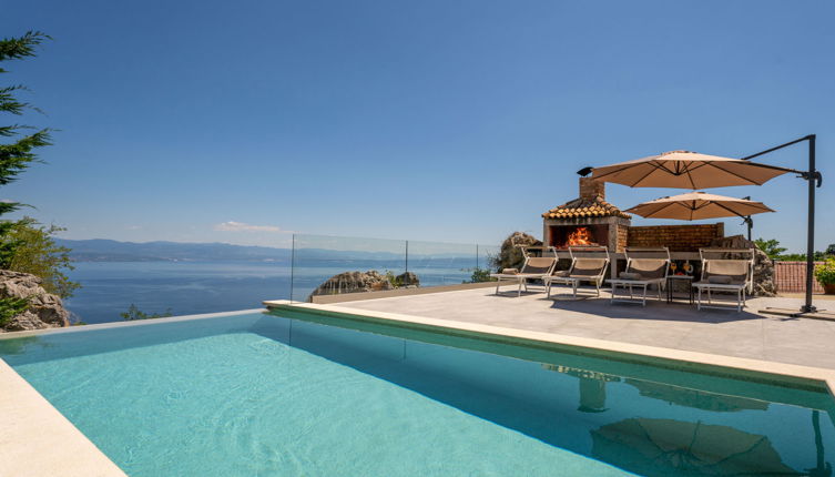 Foto 1 - Casa de 4 quartos em Lovran com piscina privada e vistas do mar